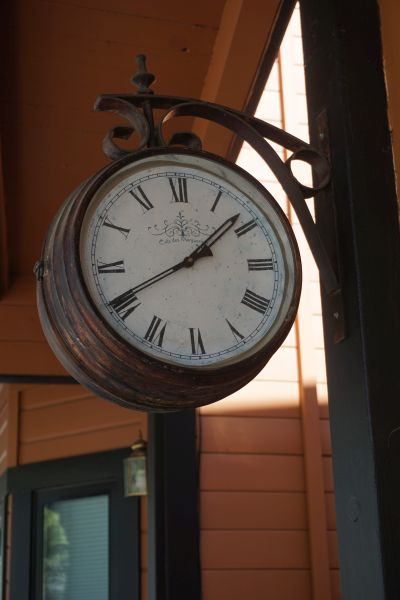 [Picture of Groveland Hotel clock]